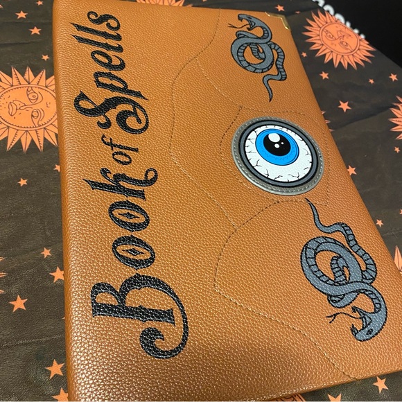 Cakeworthy Hocus Pocus Book Of Spells Clutch Disney Purse - Picture 6 of 6